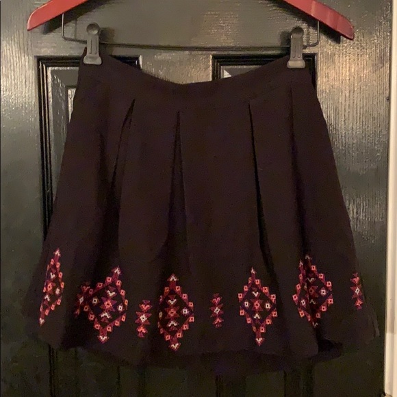 Forever 21 black skirt with embroidery size 27 - Picture 1 of 4